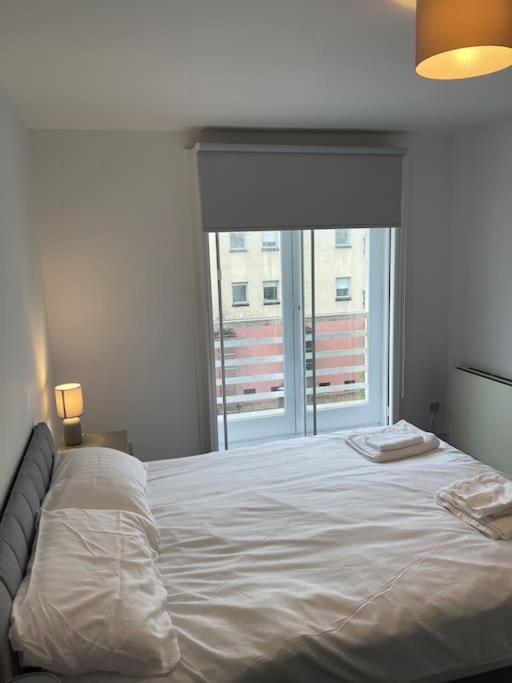 Modern 2 Bedroom City Apartment Glasgow Exterior photo